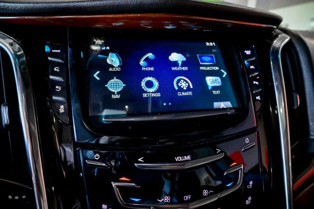 Used 2018 Cadillac Escalade ESV Luxury AWD/4WD image 40