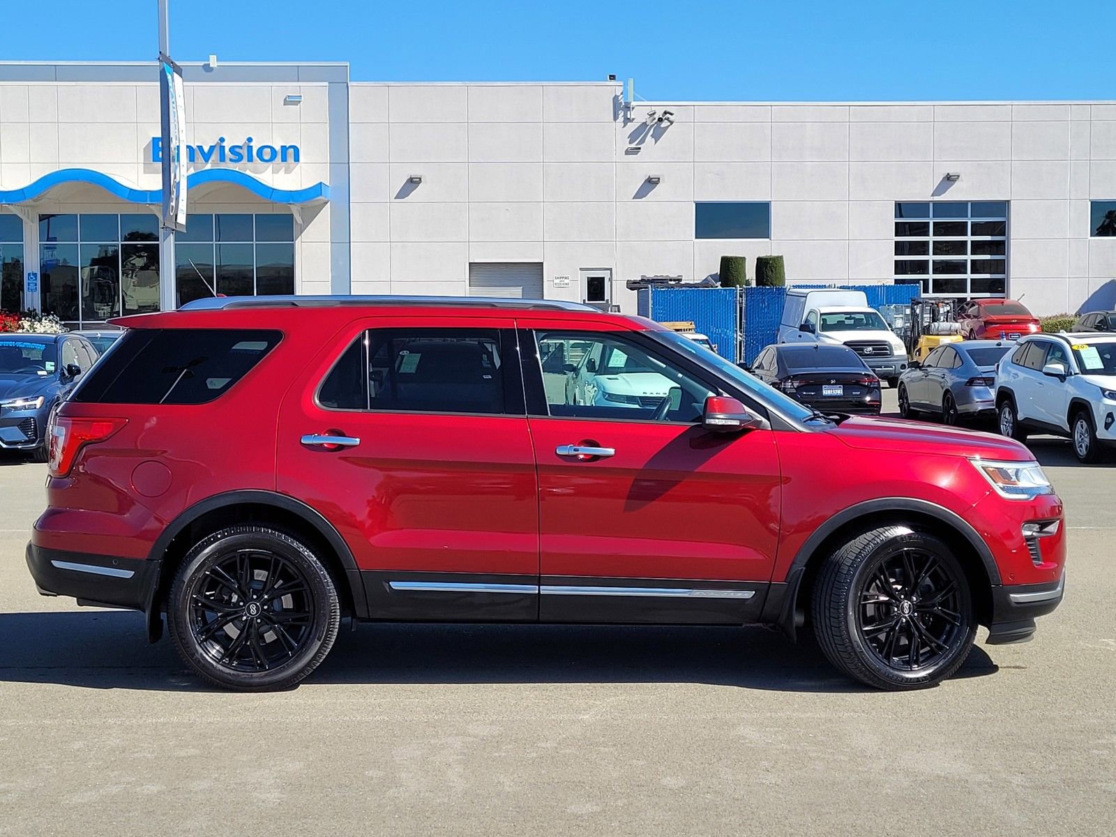 Used 2018 Ford Explorer Platinum image 4