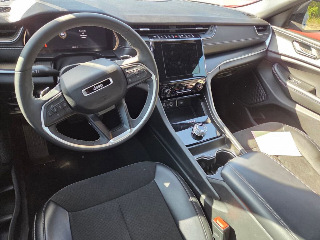 Used 2023 Jeep Grand Cherokee Altitude image 7