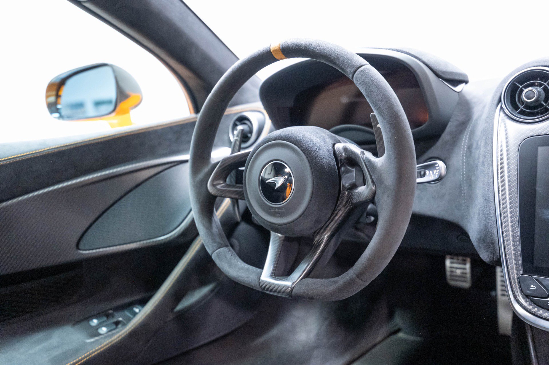 Used 2019 McLaren 600LT RWD image 27