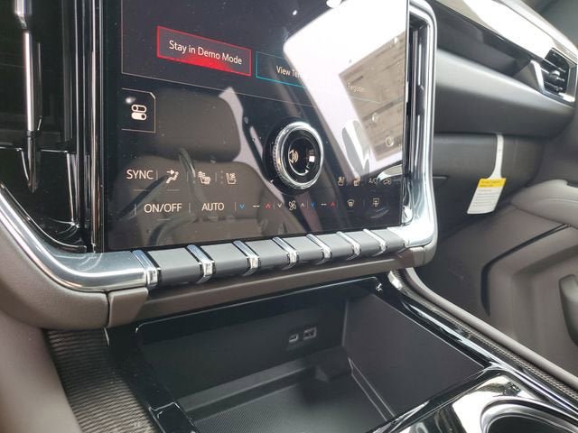 New 2026 GMC Yukon XL Elevation w/ Elevation Premium Package AWD/4WD image 23