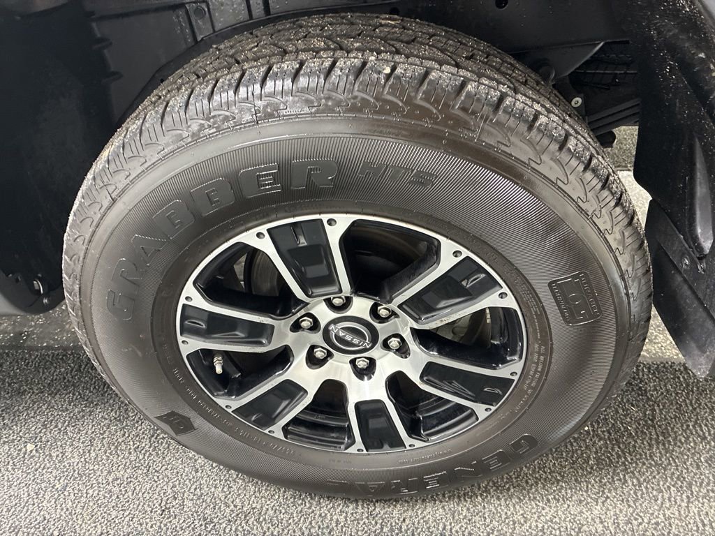 Used 2024 Nissan Titan SV w/ SV Convenience Package image 9