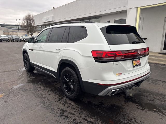 New 2026 Volkswagen Atlas Peak Edition image 3