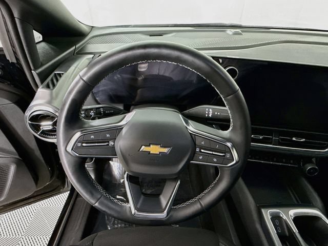 Used 2026 Chevrolet Equinox EV LT w/ Comfort Package FWD image 12