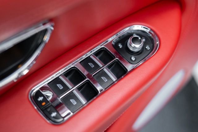 Used 2022 Bentley Bentayga AWD/4WD image 66