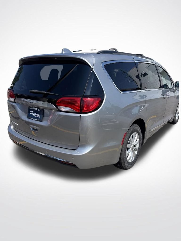 Used 2017 Chrysler Pacifica Touring-L FWD image 20