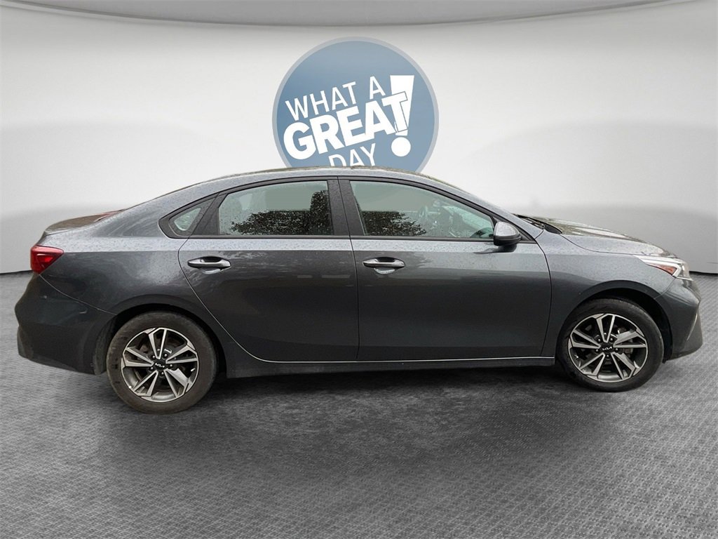 Used 2023 Kia Forte LXS image 2