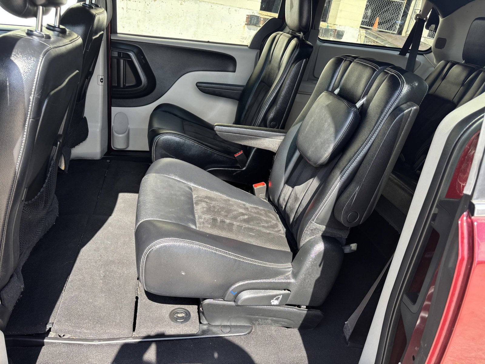 Used 2017 Dodge Grand Caravan SXT image 7