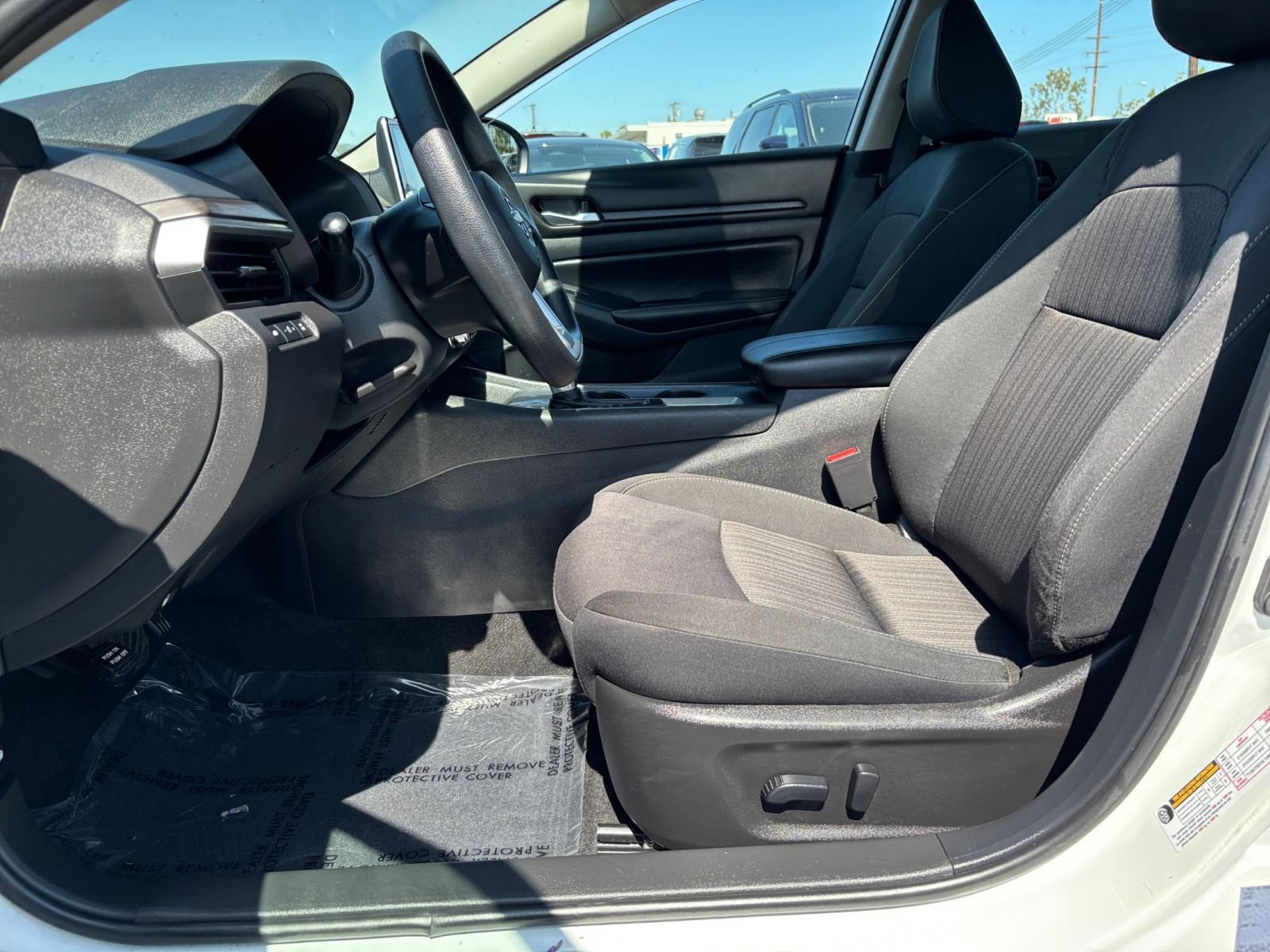 Used 2025 Nissan Altima 2.5 SV FWD image 27