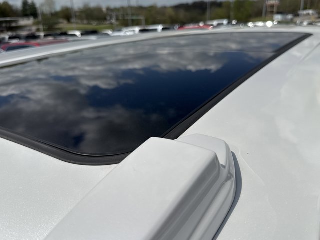 Used 2025 GMC Yukon Denali w/ Sun & Power Step Package image 16