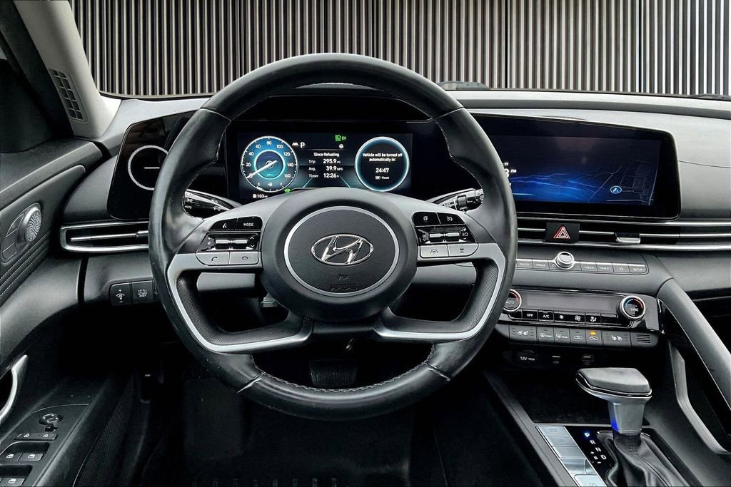 Used 2021 Hyundai Elantra Limited image 6