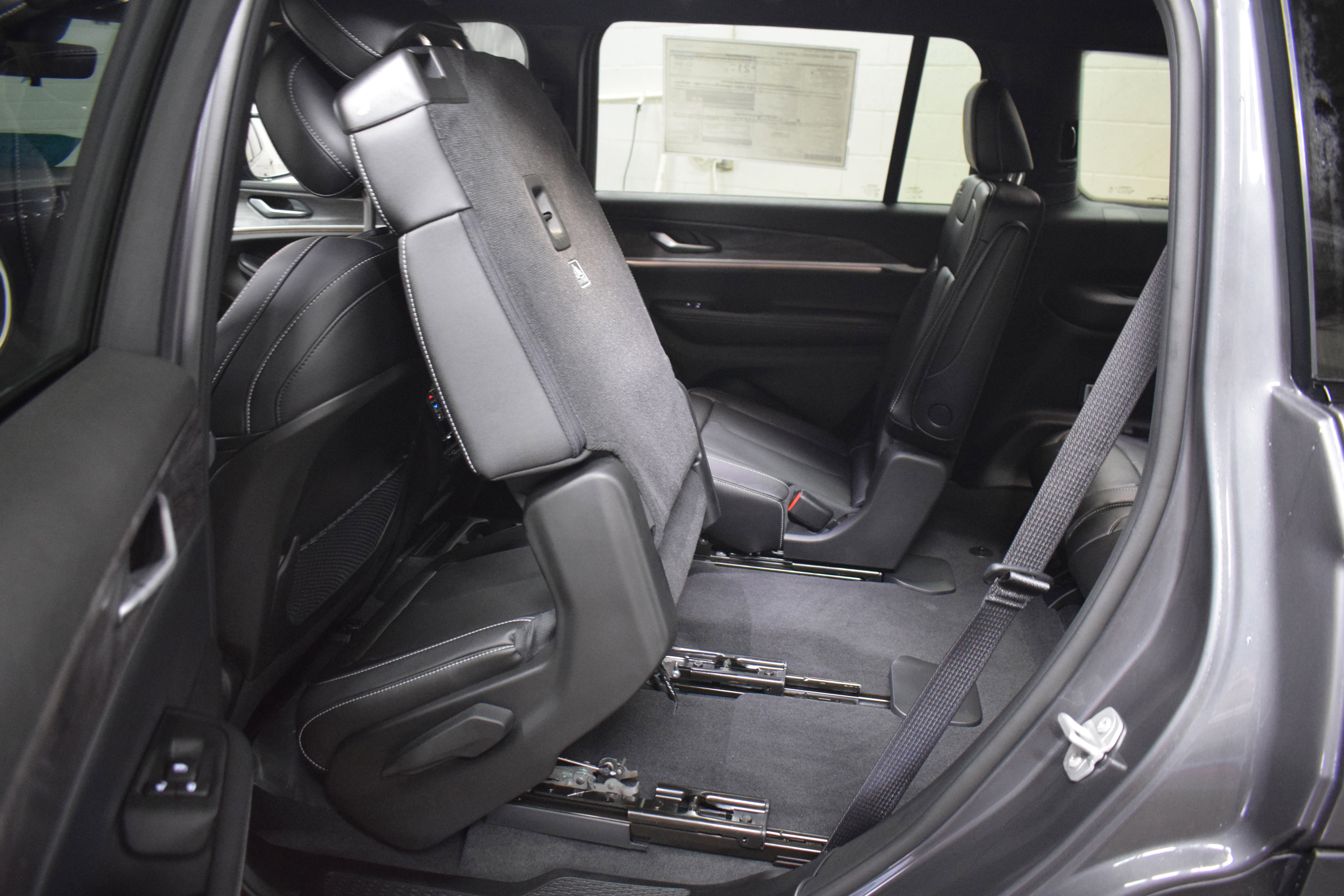 New 2025 Jeep Grand Cherokee L Limited w/ Black Appearance Package image 8