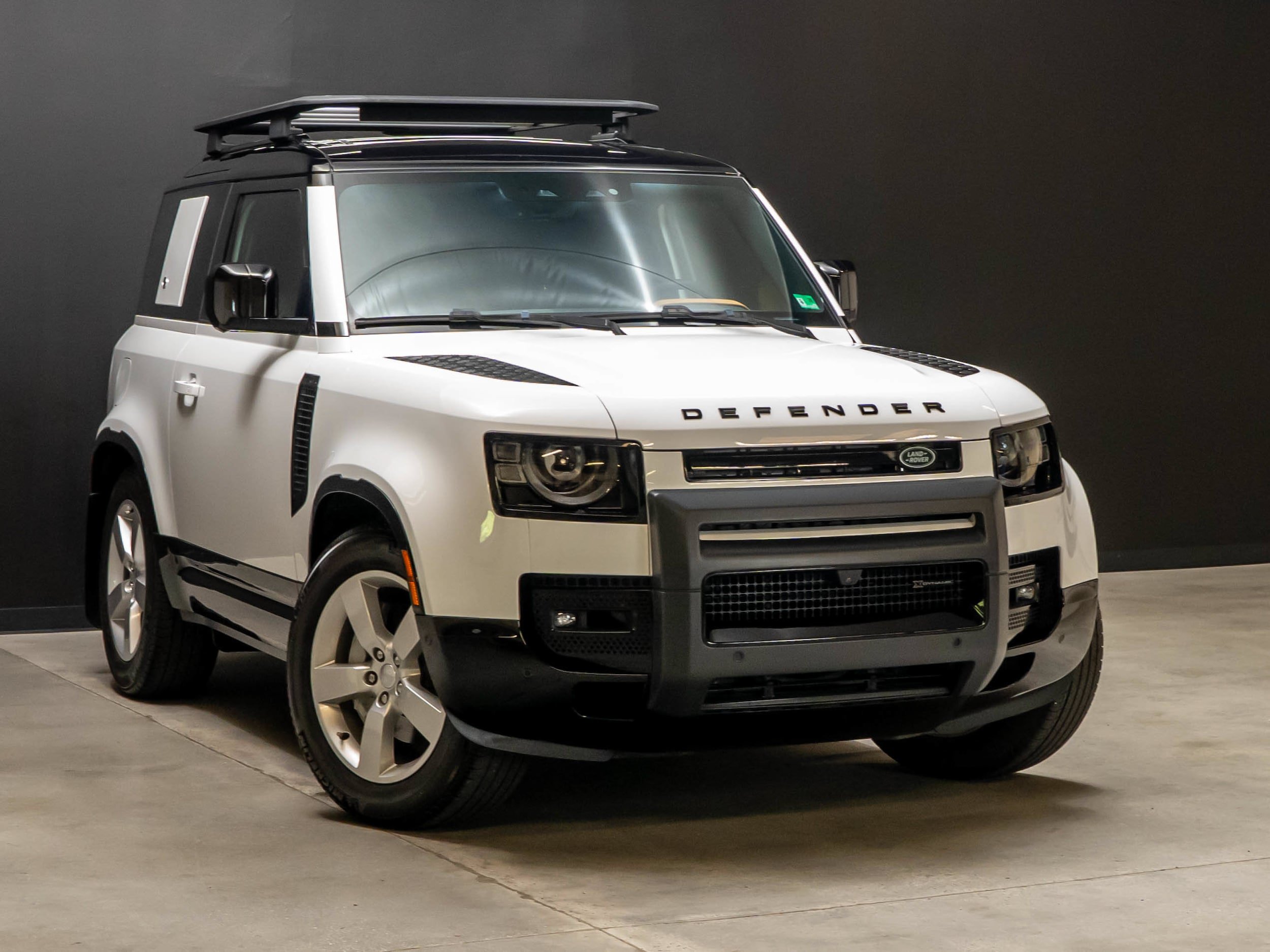 Used 2023 Land Rover Defender 90 X-Dynamic SE AWD/4WD image 9