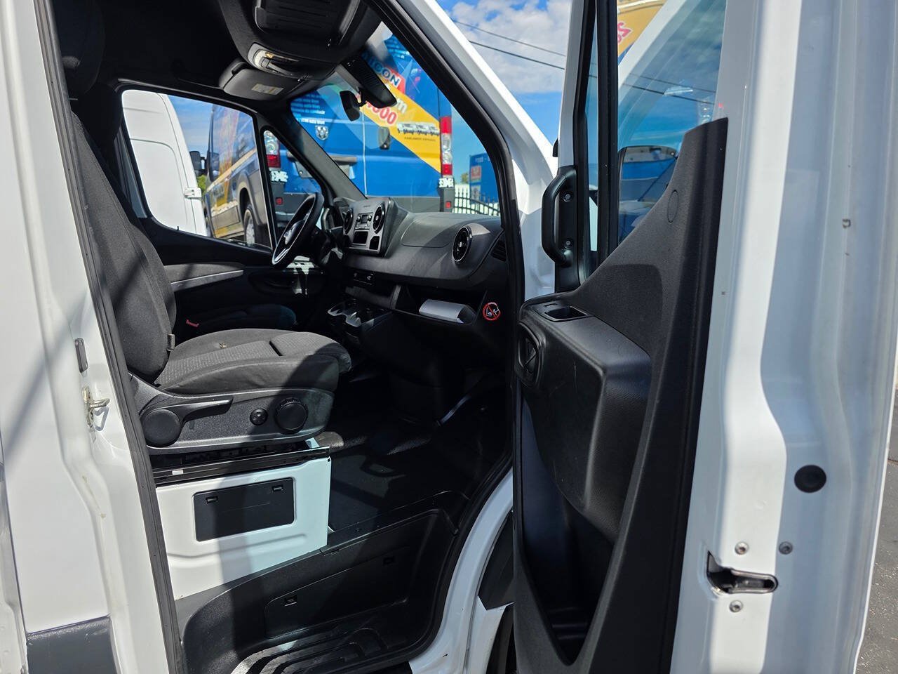 Used 2020 Mercedes-Benz Sprinter 2500 image 13