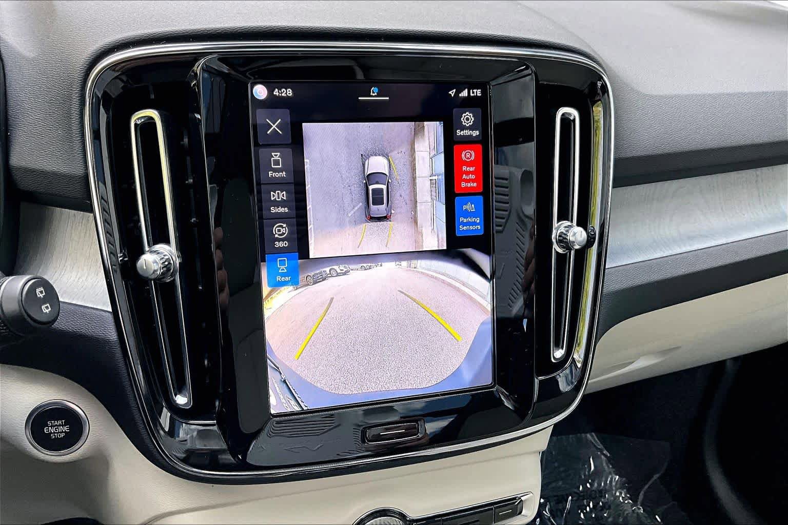Used 2025 Volvo XC40 B5 Plus AWD/4WD image 28