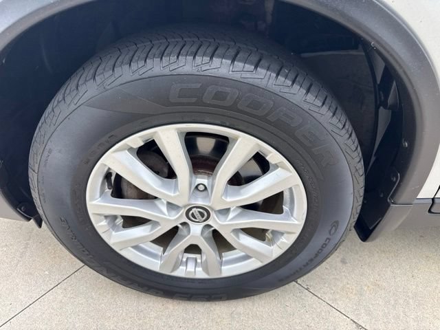 Used 2017 Nissan Rogue SV w/ HEV Premium Package AWD/4WD image 12
