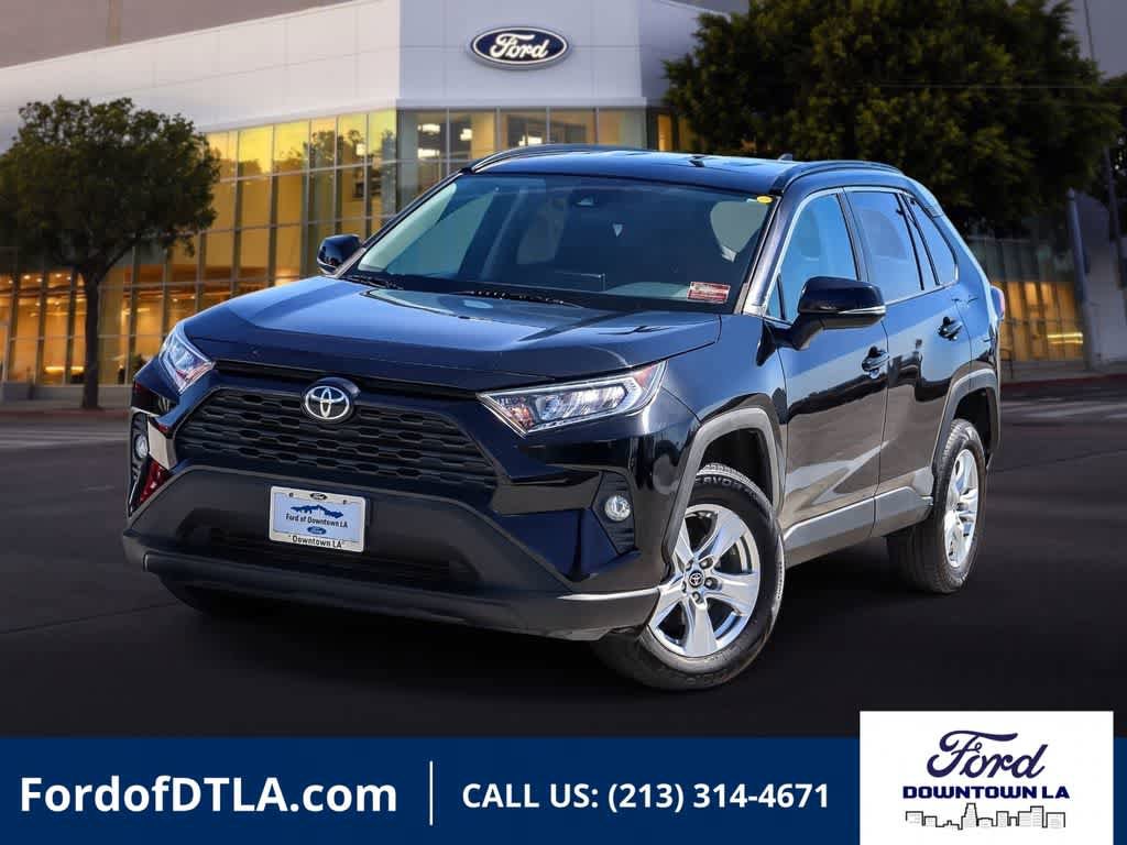Used 2021 Toyota RAV4 XLE FWD image 1