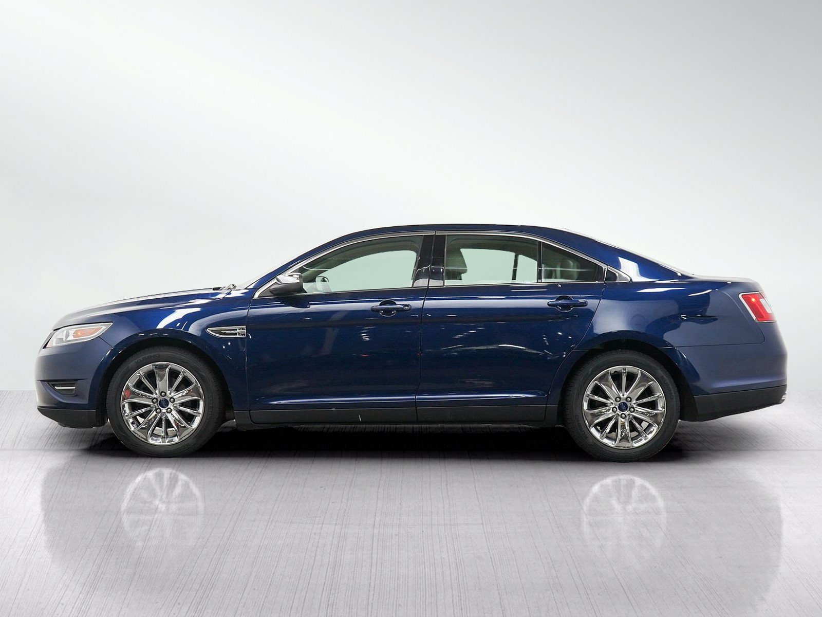 Used 2012 Ford Taurus Limited FWD image 2