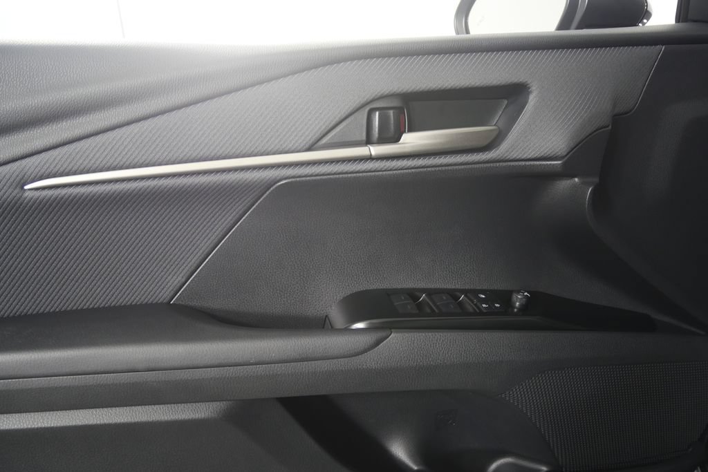Used 2026 Toyota Camry SE w/ Multimedia Upgrade Package FWD image 8