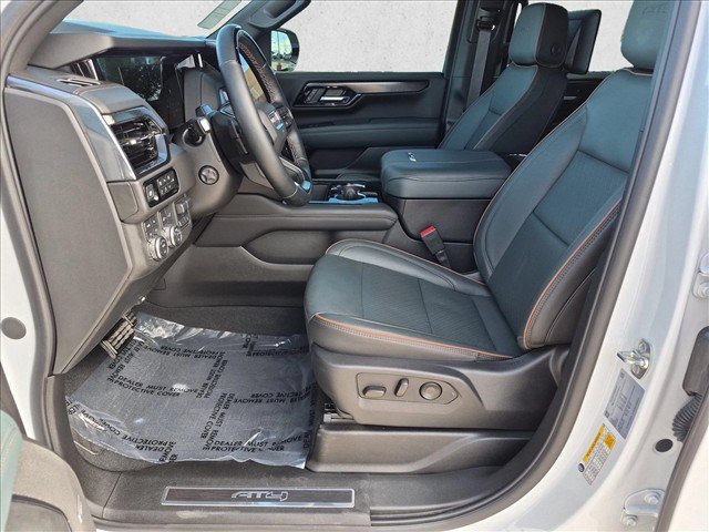 Used 2025 GMC Yukon AT4 w/ AT4 Premium Plus Package AWD/4WD image 16