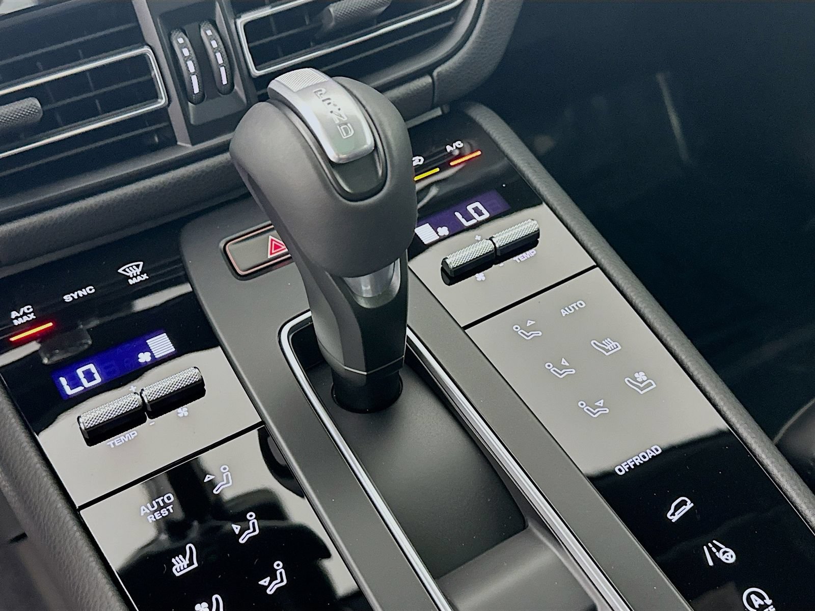 New 2026 Porsche Macan AWD/4WD image 28