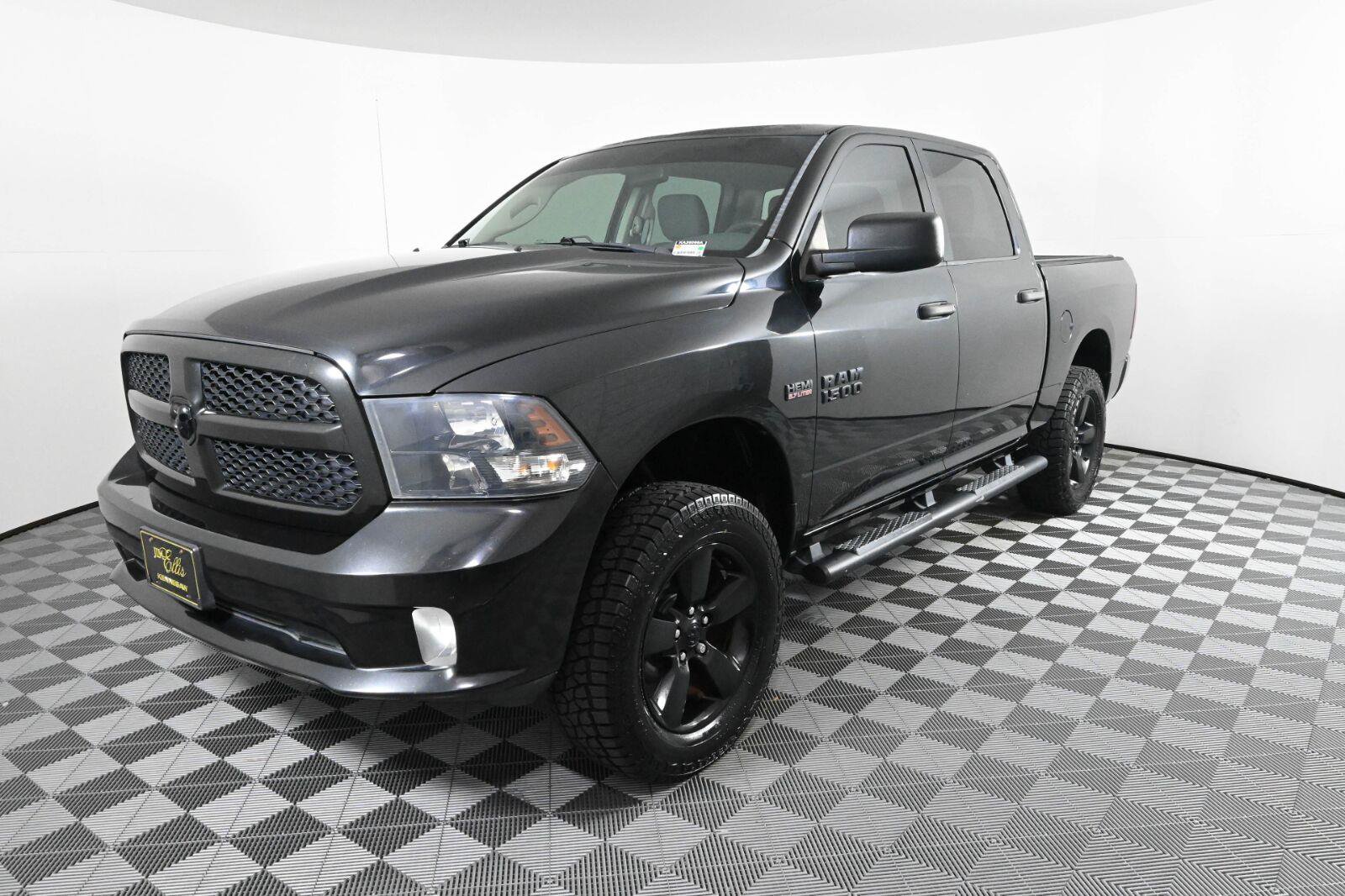 Used 2016 RAM 1500 Express w/ Black Ram 1500 Express Group AWD/4WD image 2