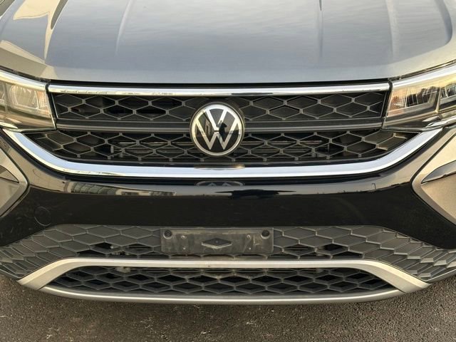 Certified 2022 Volkswagen Taos SE image 9
