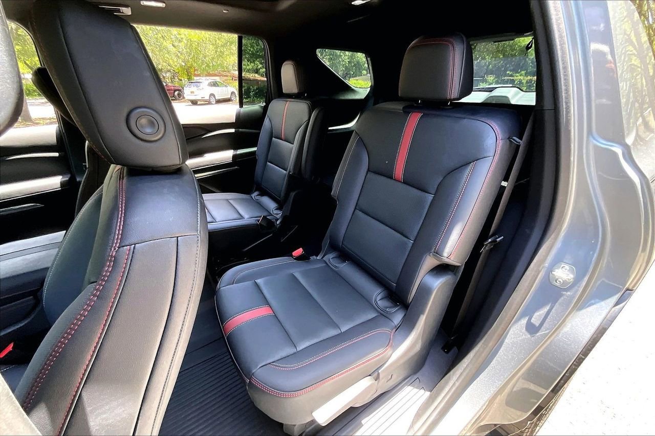 Used 2024 Chevrolet Traverse RS w/ LPO, Floor Liner Package FWD image 19