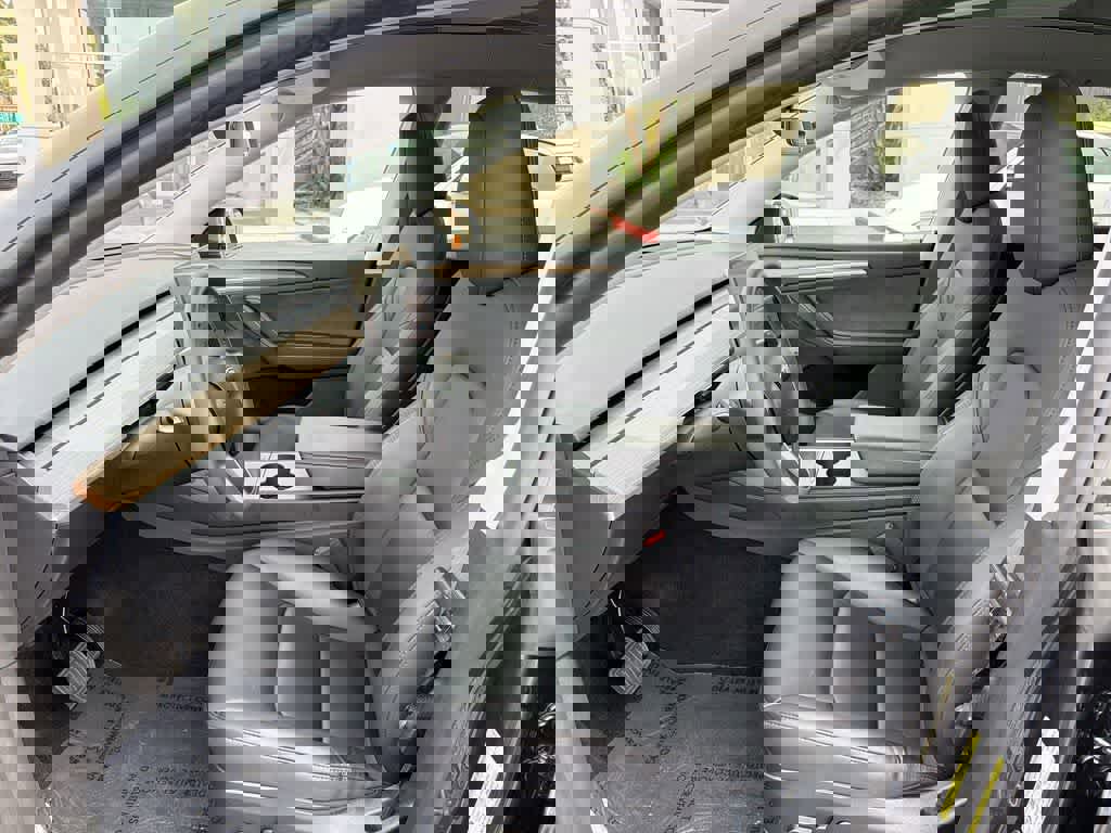 Used 2024 Tesla Model Y Long Range AWD/4WD image 26