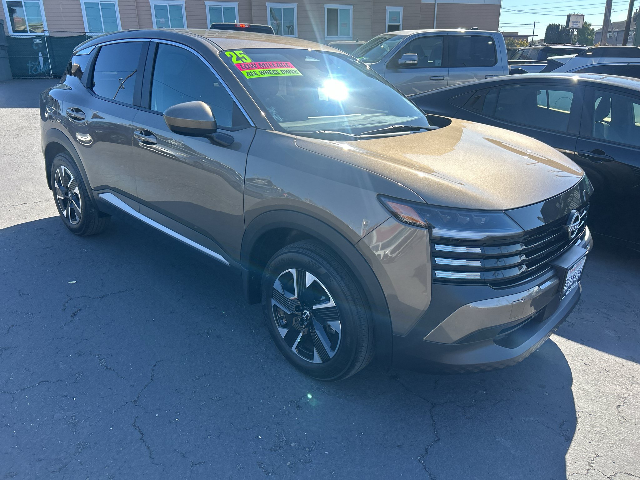 Used 2025 Nissan Kicks SV AWD/4WD image 3