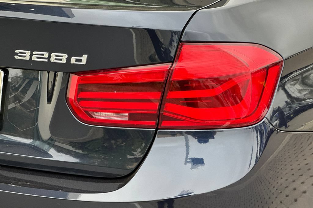 Used 2016 BMW 328d xDrive Sedan AWD/4WD image 32