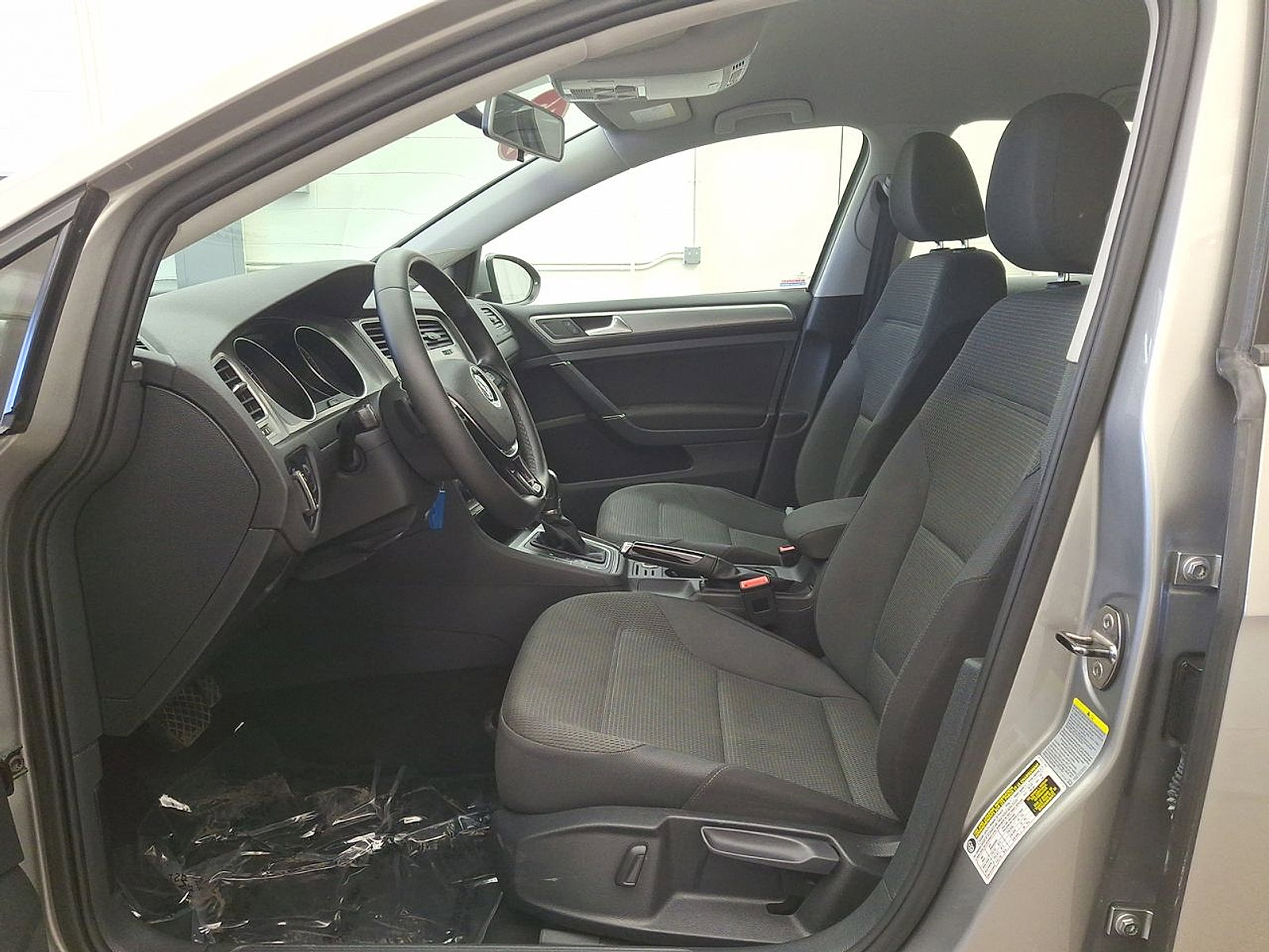 Used 2016 Volkswagen Golf S image 11
