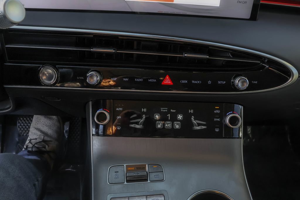 Used 2026 Genesis GV70 2.5T Select image 23