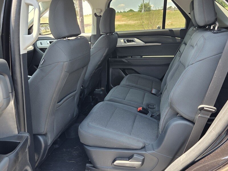 Used 2025 Ford Explorer Active RWD image 6