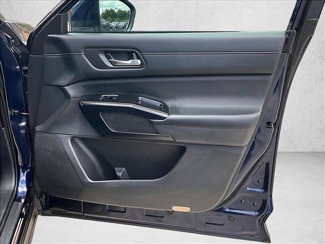 Used 2022 Nissan Pathfinder SV FWD image 18