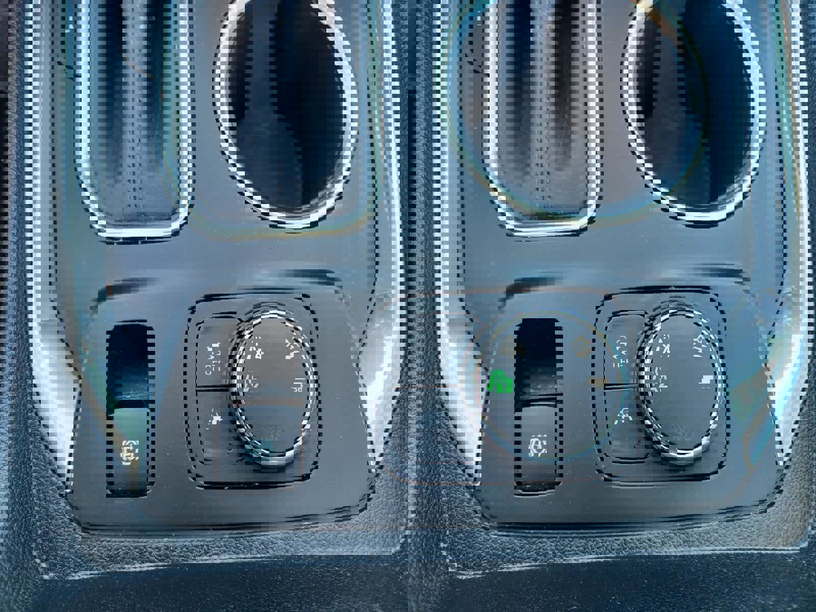 Used 2020 Chevrolet Traverse LT w/ Driver Confidence II Package image 13