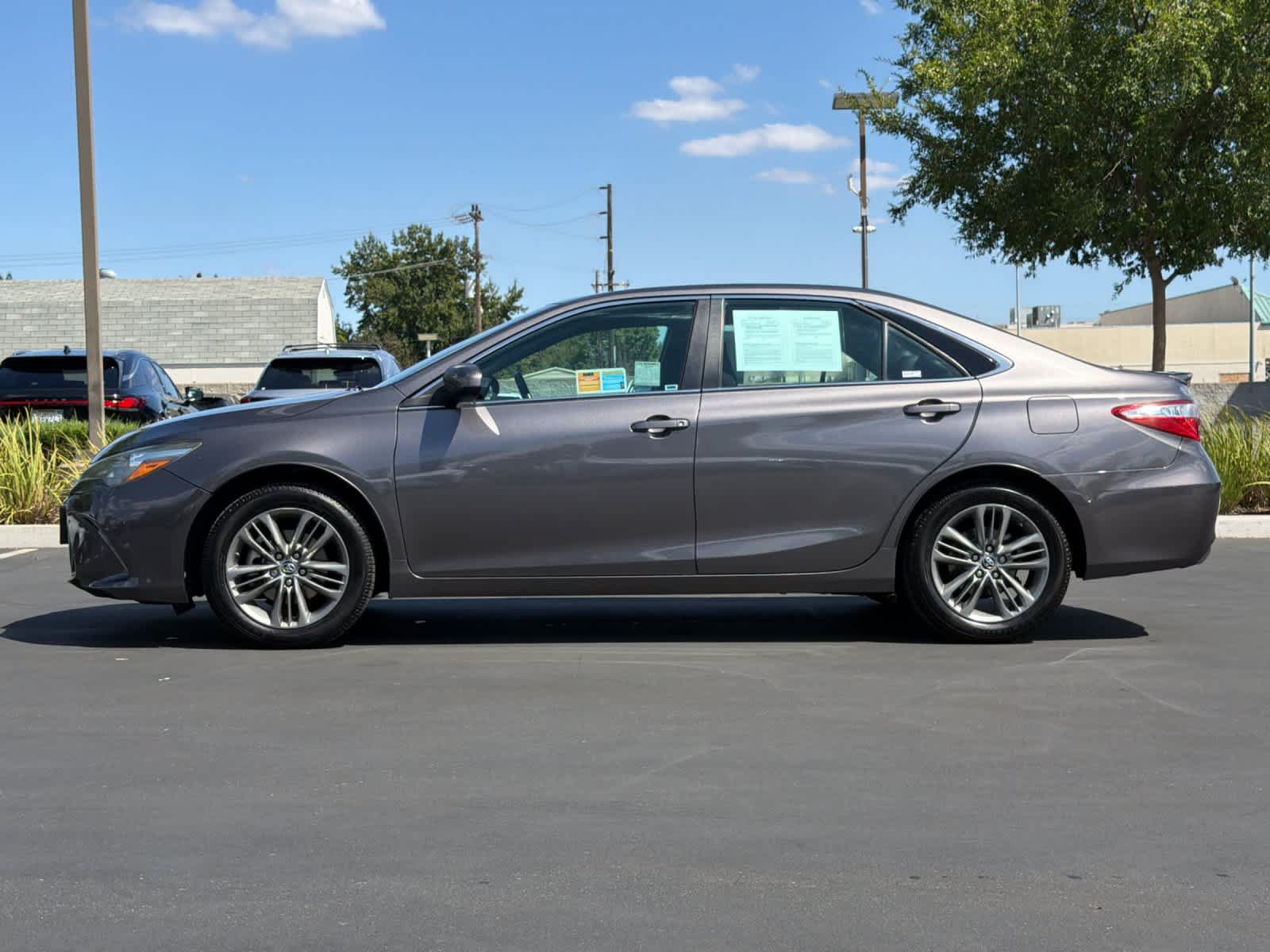 Used 2015 Toyota Camry SE FWD image 9