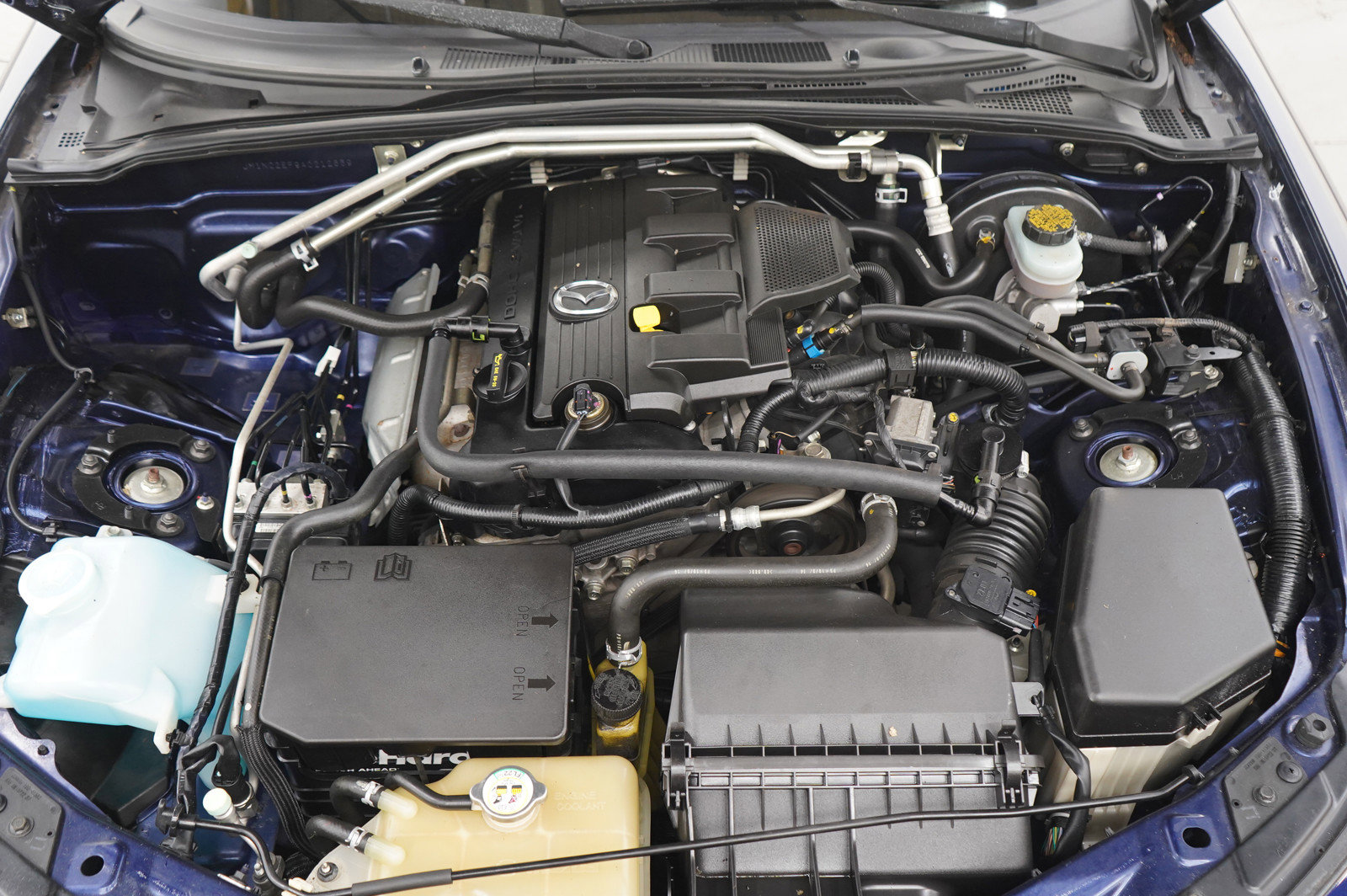 Used 2010 MAZDA MX-5 Miata Sport RWD image 23
