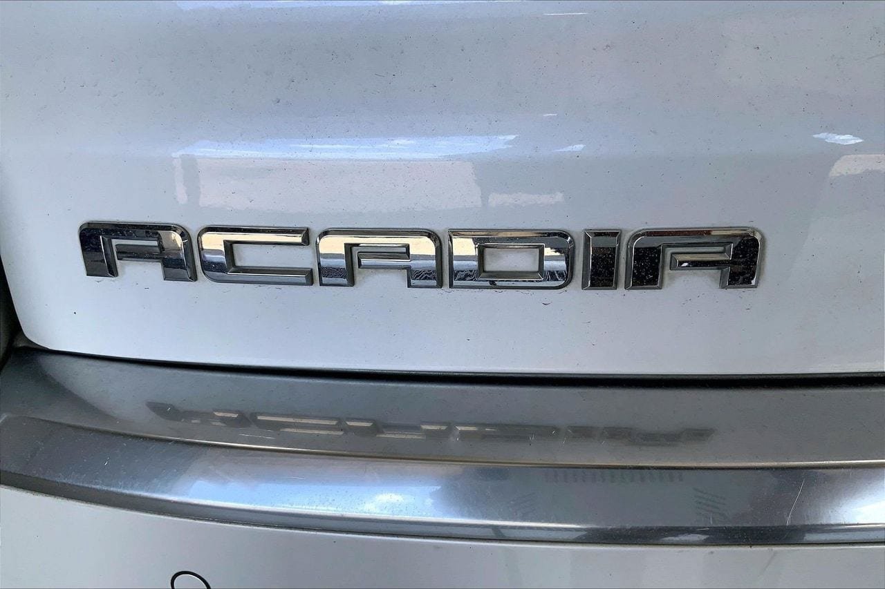 Used 2016 GMC Acadia SLE FWD image 9