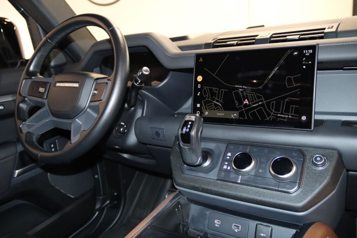 Used 2023 Land Rover Defender 90 X AWD/4WD image 65