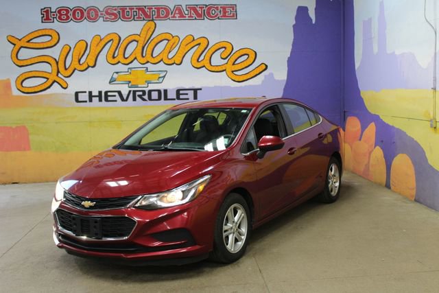 Used 2017 Chevrolet Cruze LT w/ LT True North Edition FWD image 2