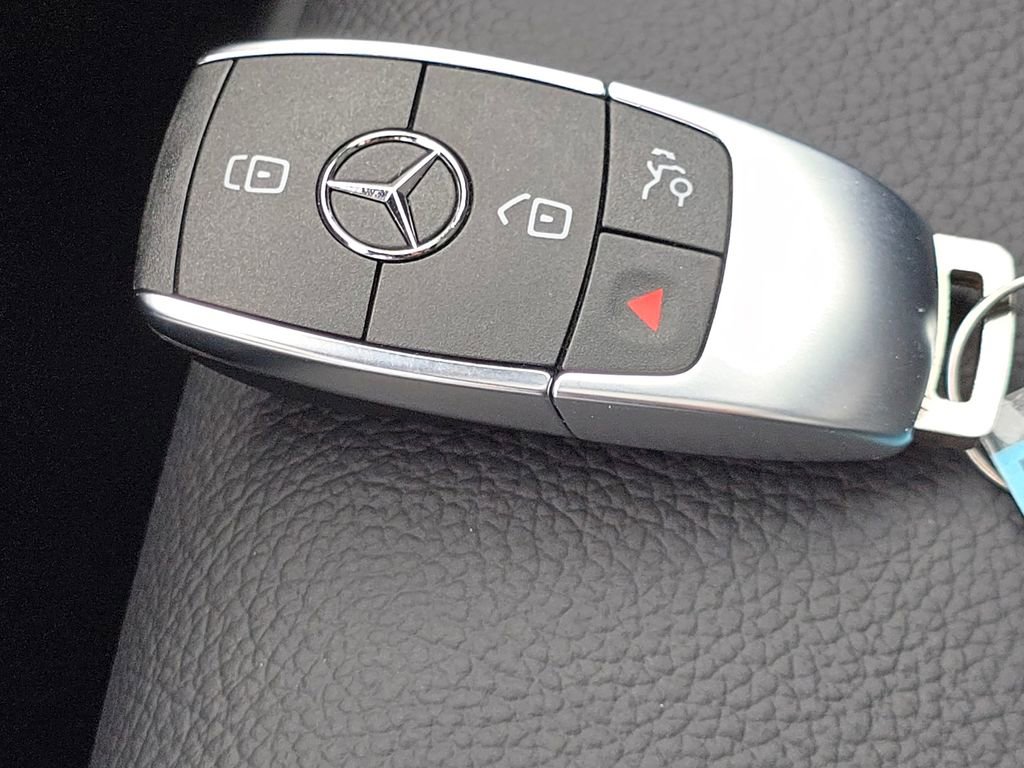 Used 2026 Mercedes-Benz GLB 250 4MATIC image 38