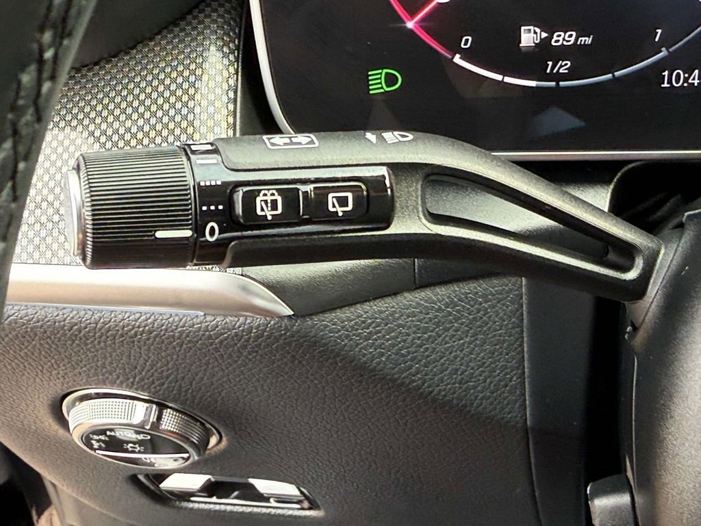 Used 2025 Mercedes-Benz GLC 350e 4MATIC image 22