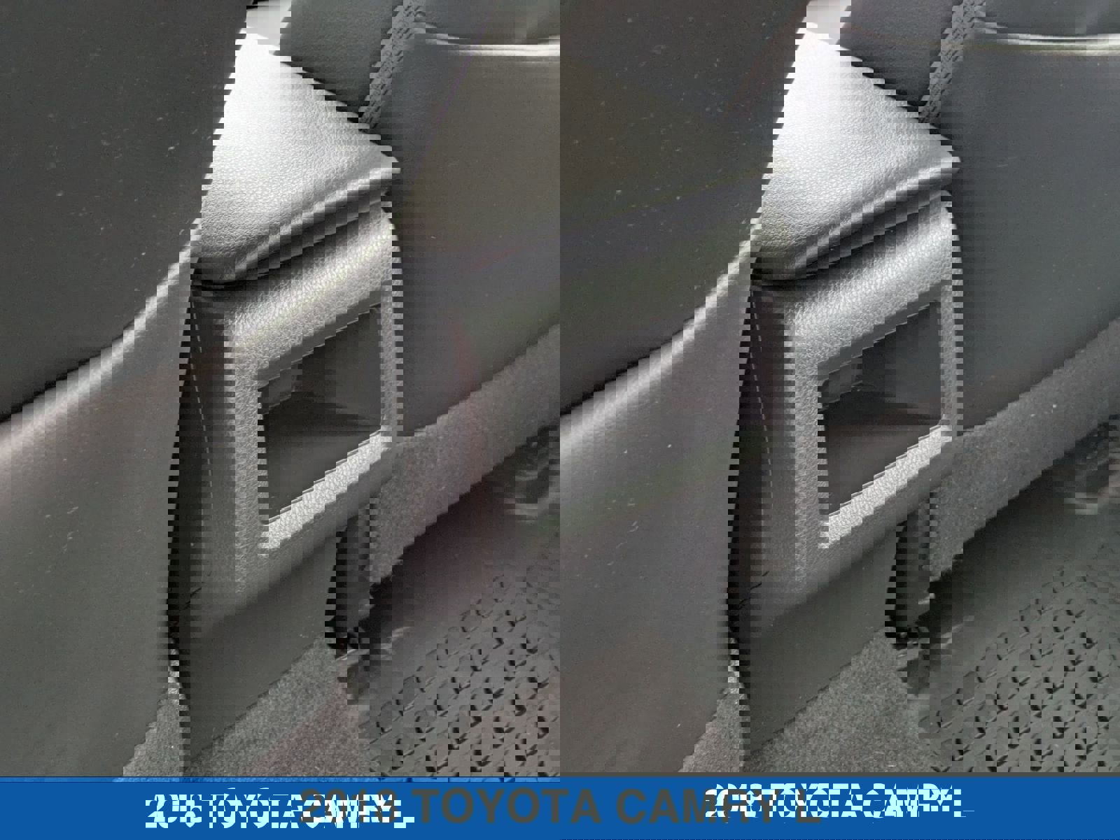 Used 2018 Toyota Camry SE w/ Moonroof Package image 30