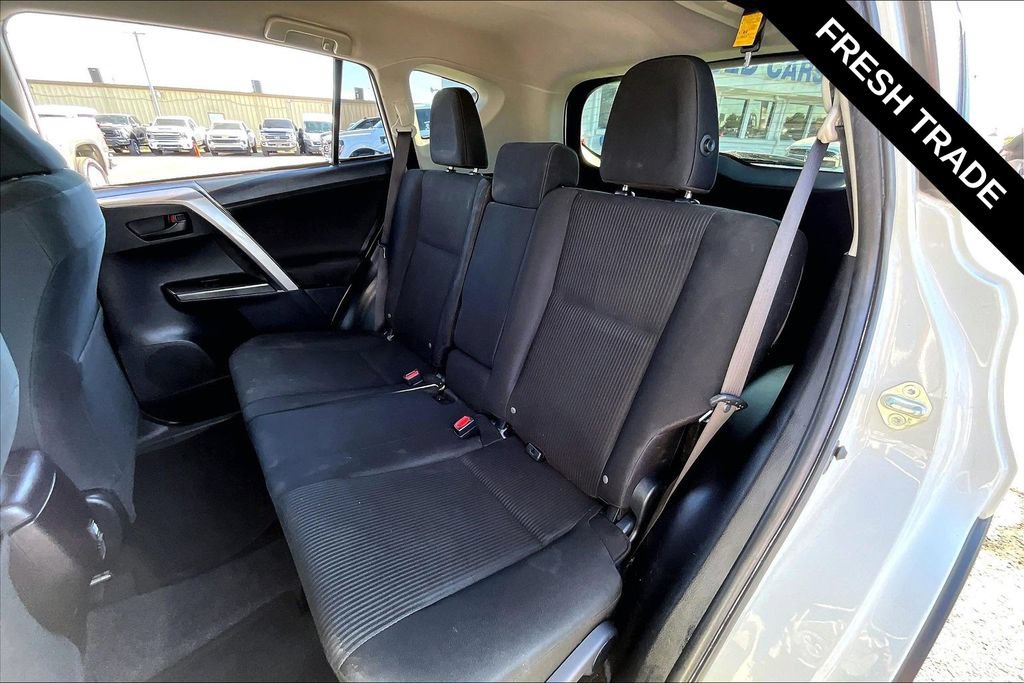 Used 2018 Toyota RAV4 LE AWD/4WD image 6