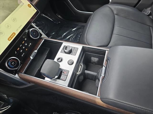 Used 2023 Land Rover Range Rover SE image 24