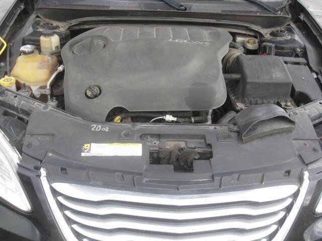 Used 2011 Chrysler 200 Limited FWD image 39