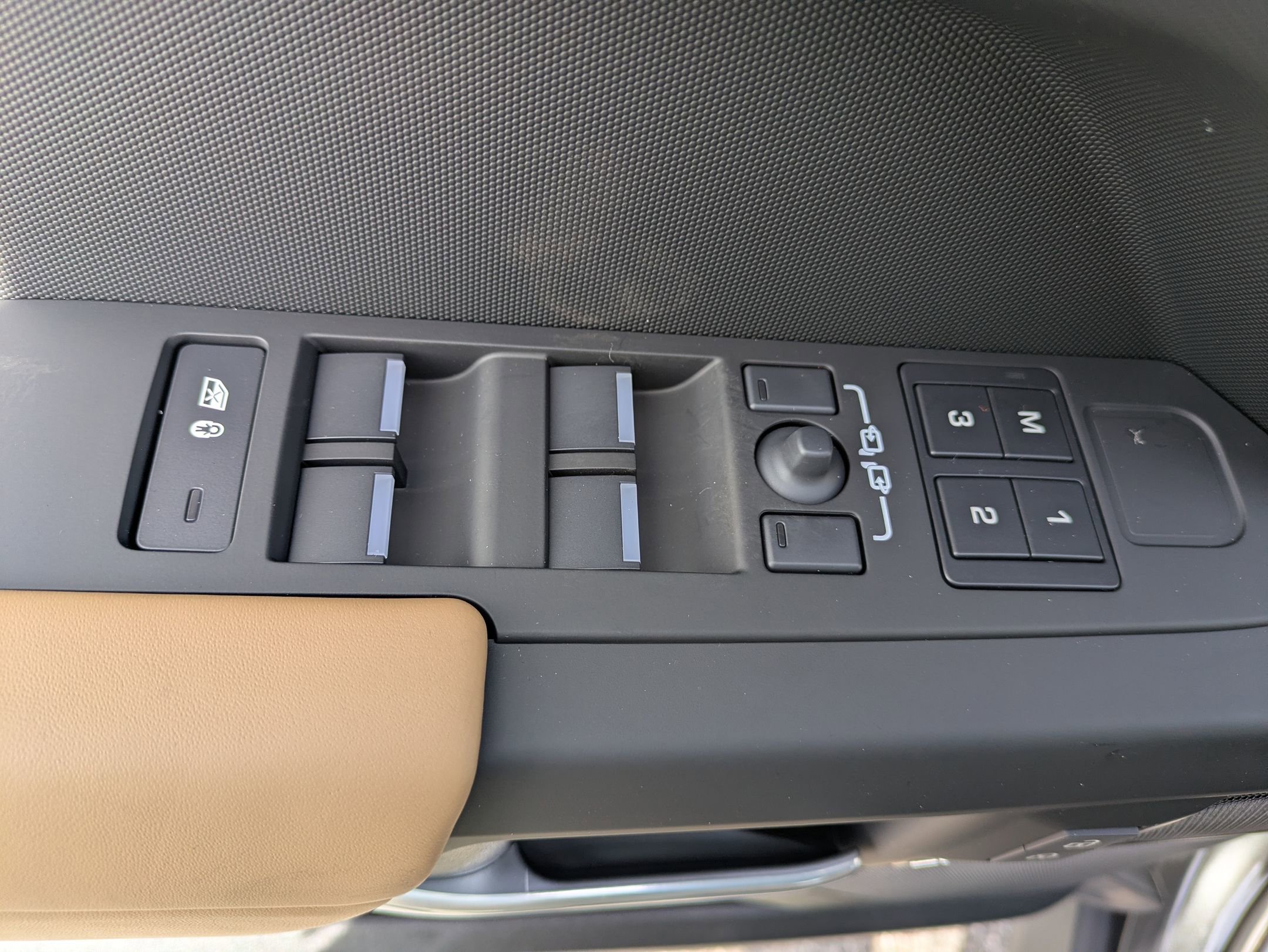 New 2026 Land Rover Defender 110 X-Dynamic SE image 20