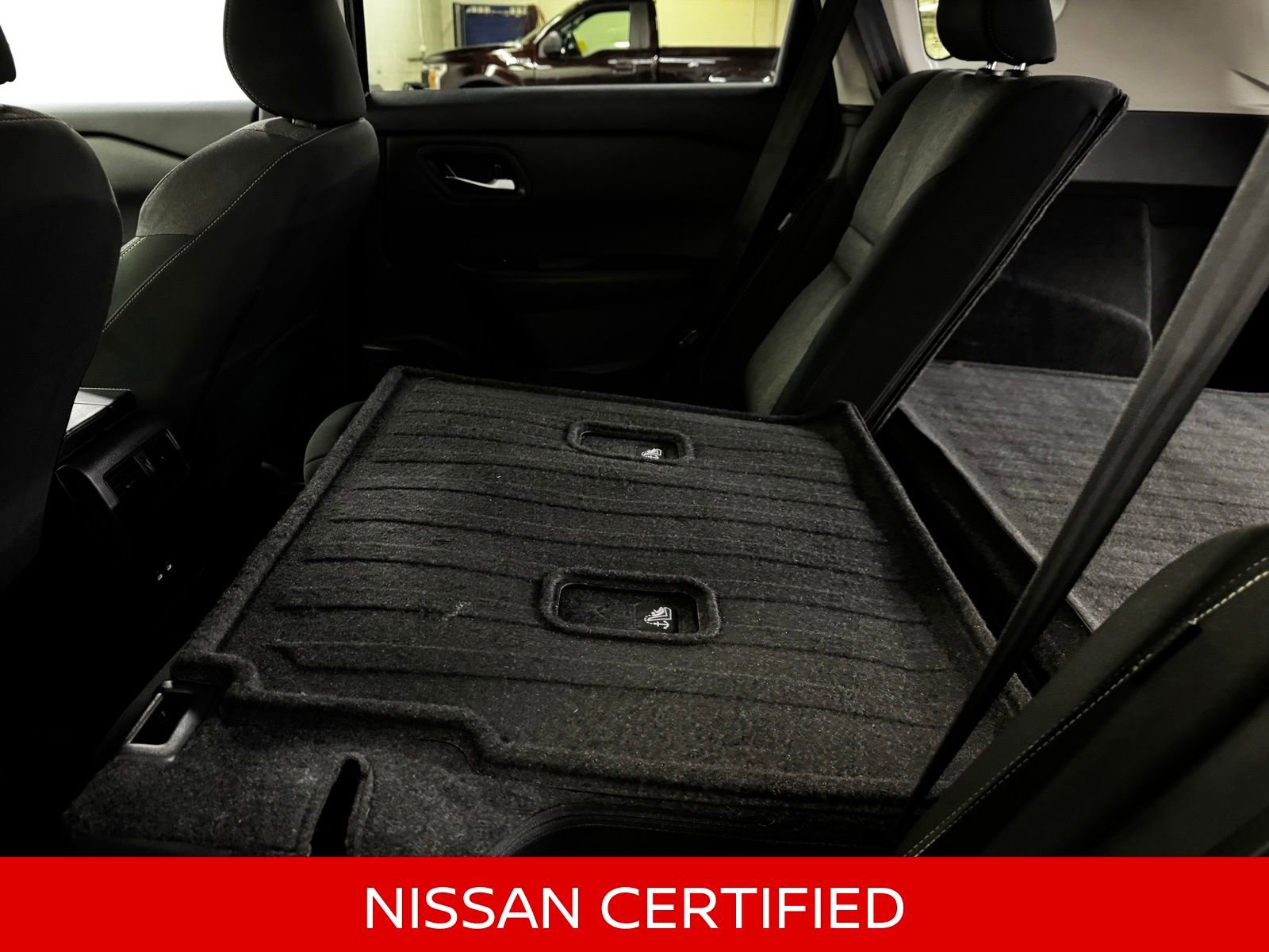 Certified 2025 Nissan Rogue SV image 34