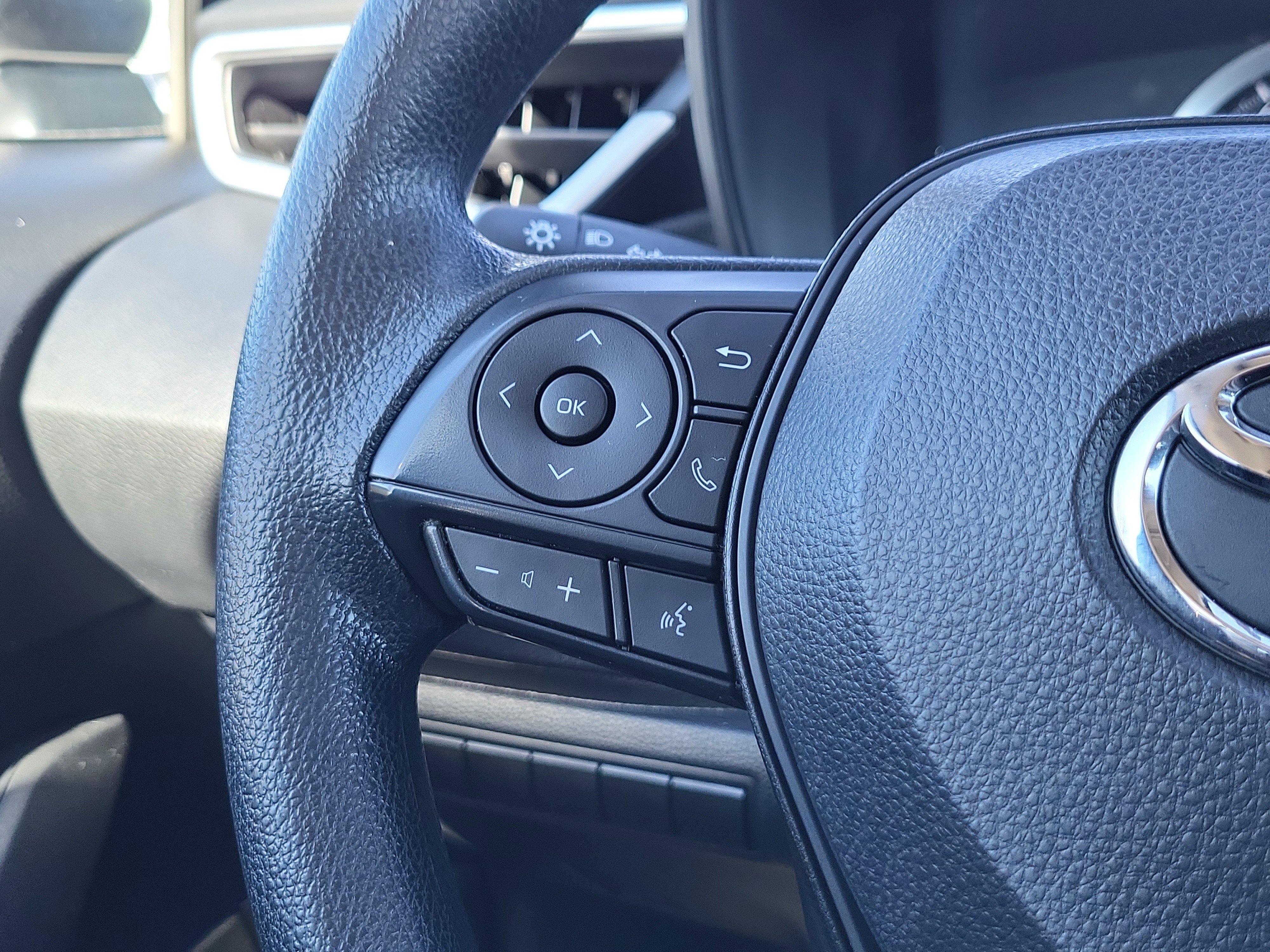 Used 2020 Toyota Corolla LE image 19